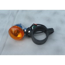 BLINKR PŘEDNÍ LEVÝ CHROM - 300 CL + PÉRÁK